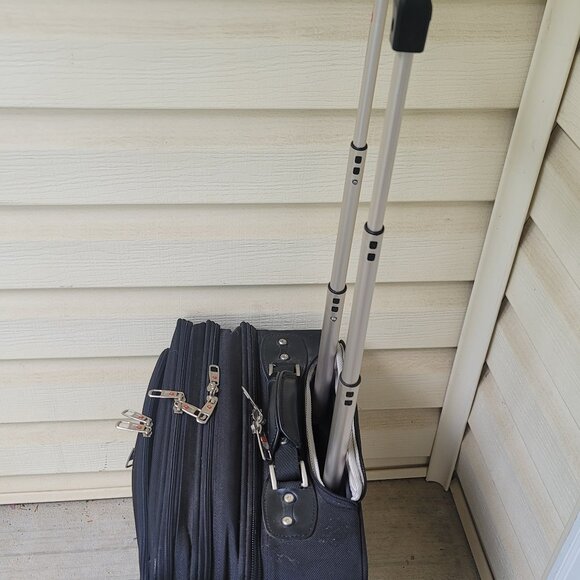 Swissgear Black Red Rolling Briefcase Padded Laptop Pocket 17 Inches - Picture 7 of 16